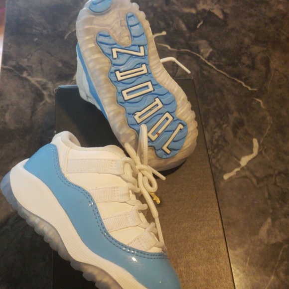 Two pairs of jordan 11 - Picture 7 of 7